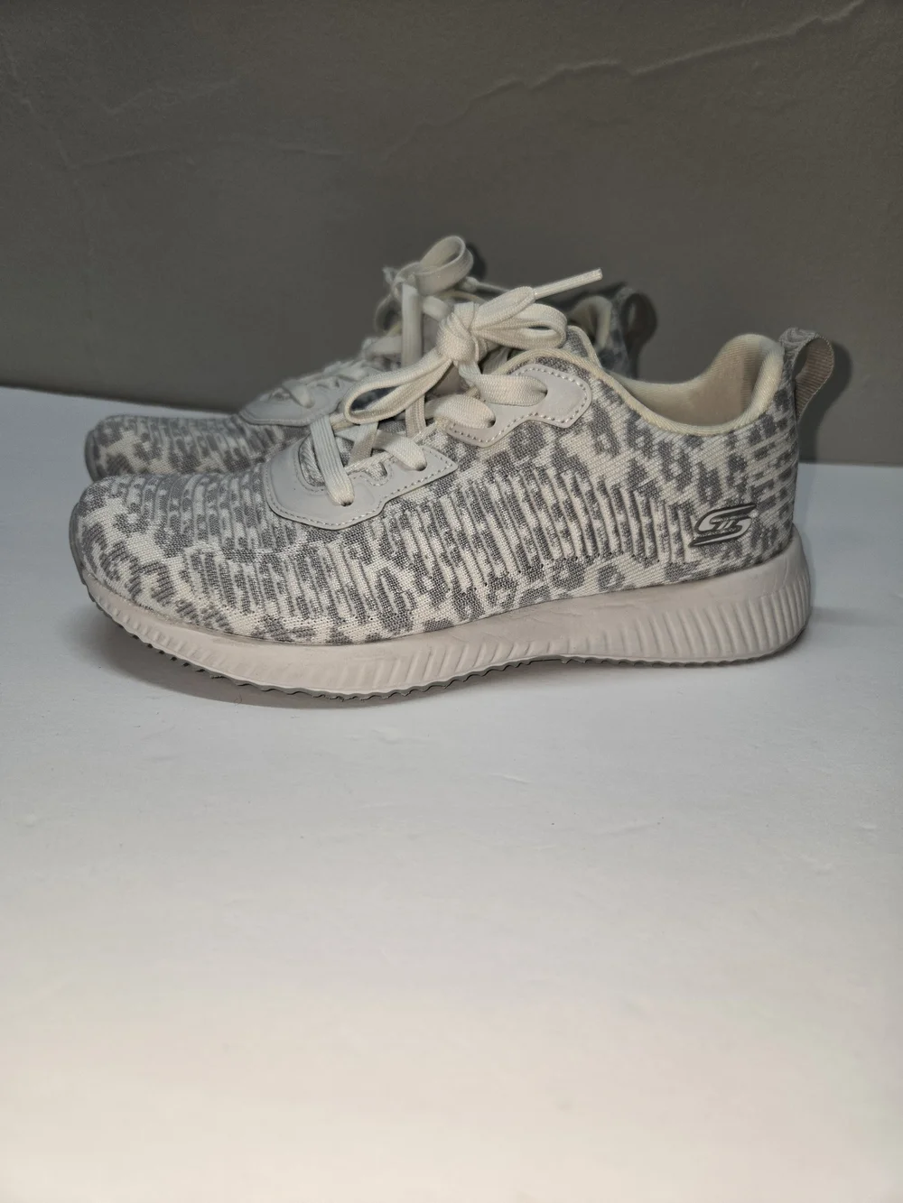 Skechers Women's Light Gray and White Knit Lace-Up Sneakers